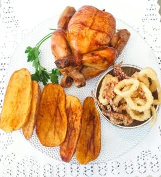 Pollo con patatas y calamares